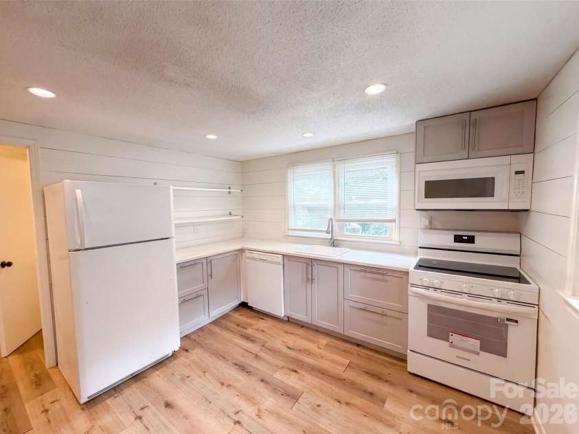 1017 White Lane, Gastonia, NC 28052.  MLS# CAR4415334, YatesRealty ID 44875. 