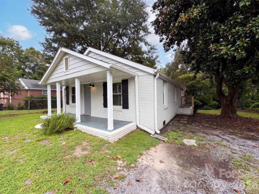 1017 White Lane, Gastonia, NC 28052.  MLS# CAR4415334, YatesRealty ID 44875. 