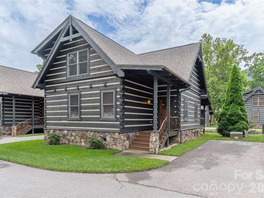 93 Rachels Circle, Maggie Valley, NC 28751.  MLS# CAR4408080, YatesRealty ID 44878. 