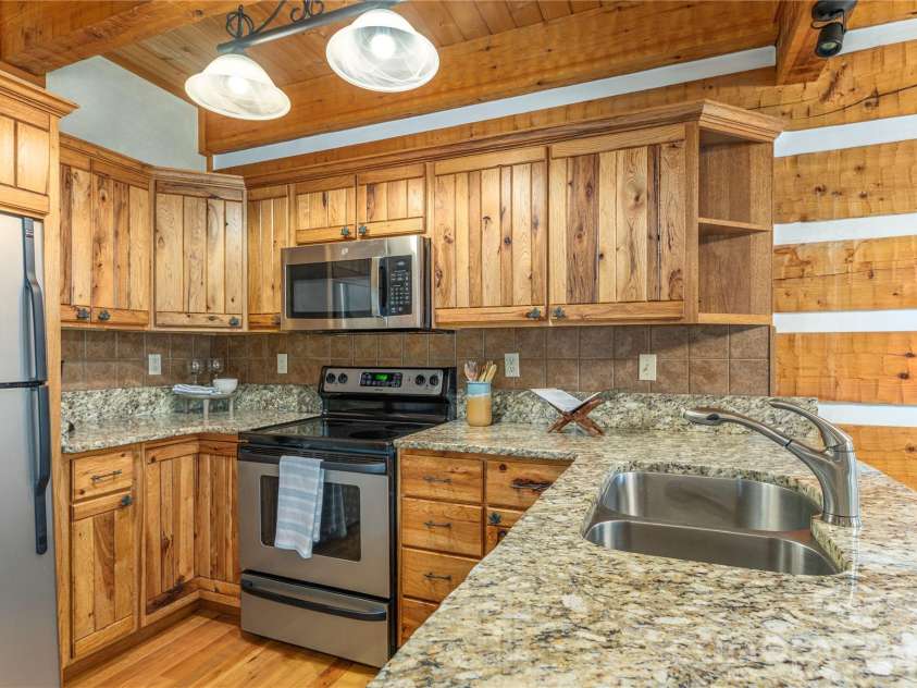 93 Rachels Circle, Maggie Valley, NC 28751.  MLS# CAR4408080, YatesRealty ID 44878. 