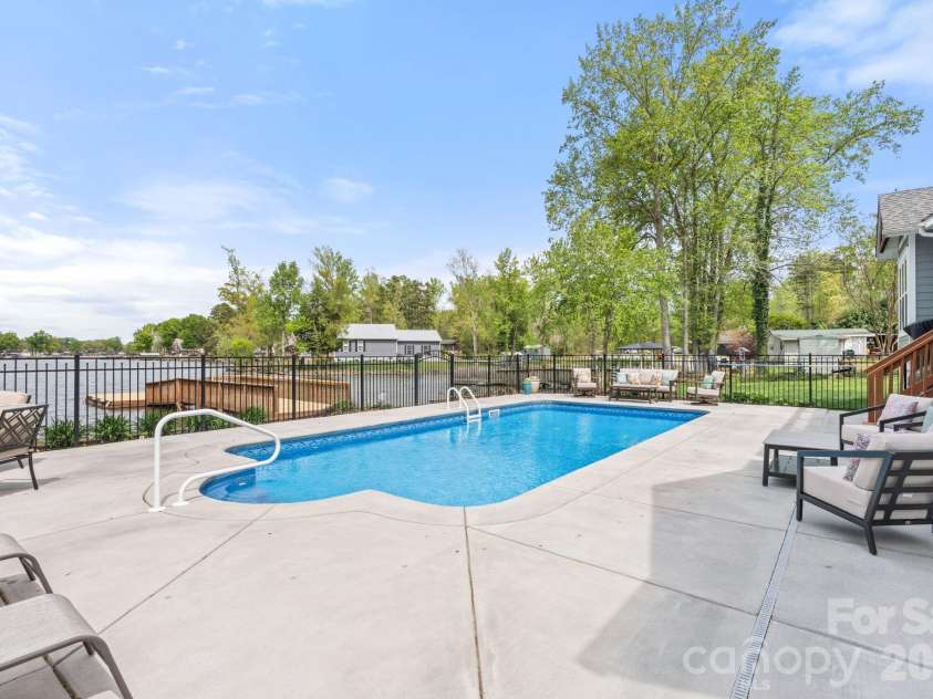 1786 Riverview Road, Lexington, NC 27292.  MLS# CAR4367857, YatesRealty ID 44879. 