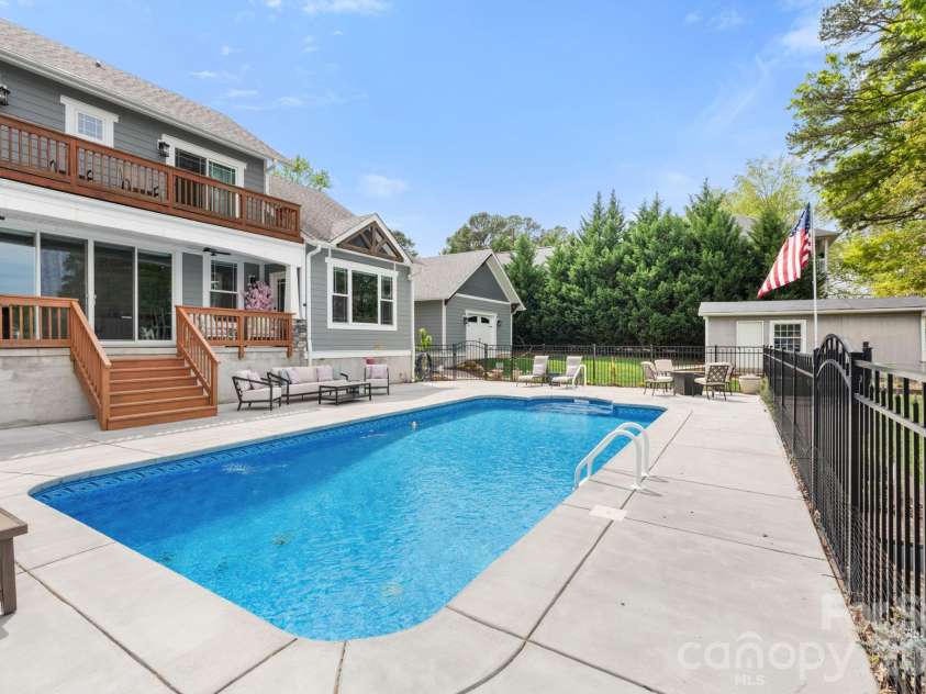 1786 Riverview Road, Lexington, NC 27292.  MLS# CAR4367857, YatesRealty ID 44879. 