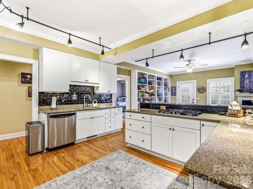 2688 Greenville Highway, Flat Rock, NC 28731.  MLS# CAR4354326, YatesRealty ID 4488. 