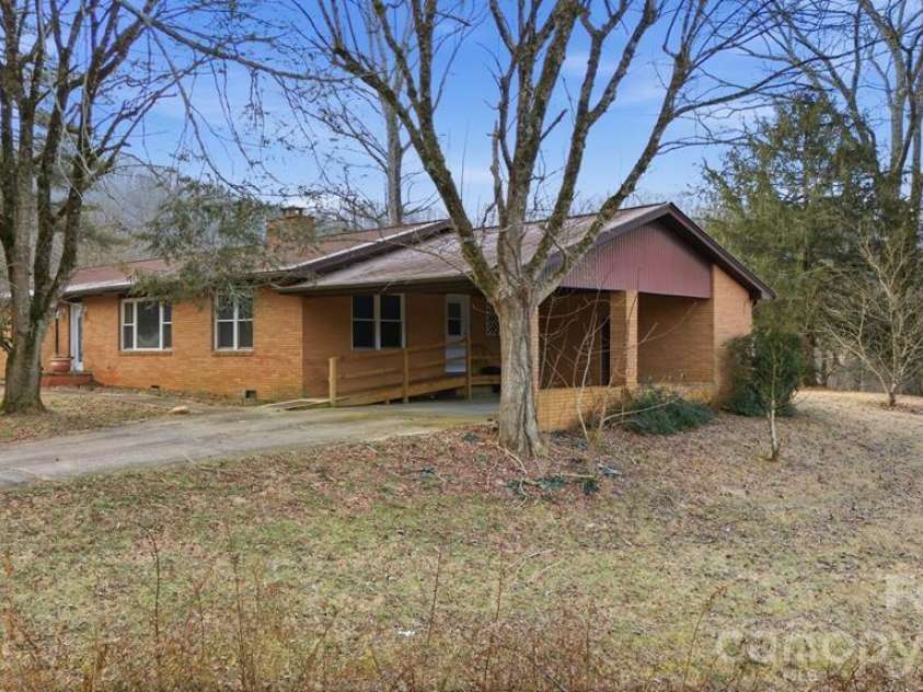 2977 HWY 64 Highway, Hayesville, NC 28904.  MLS# CAR4382674, YatesRealty ID 44880. 
