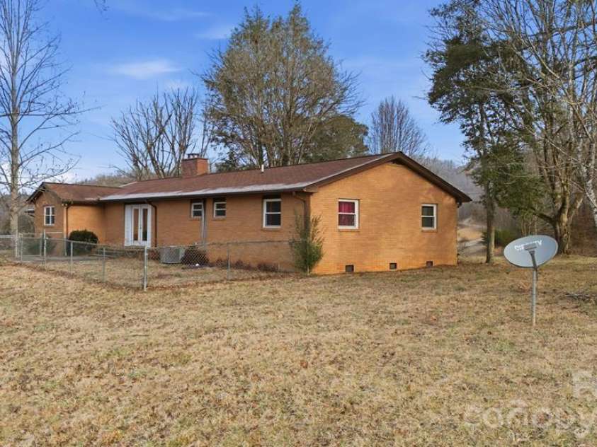 2977 HWY 64 Highway, Hayesville, NC 28904.  MLS# CAR4382674, YatesRealty ID 44880. 