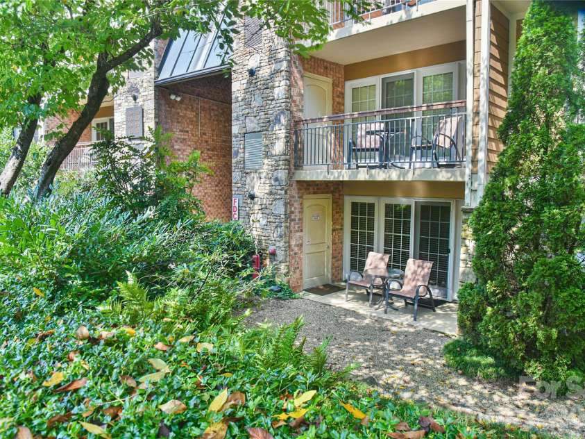 211 Bowling Park Road, Asheville, NC 28803.  MLS# CAR4413692, YatesRealty ID 44884. 