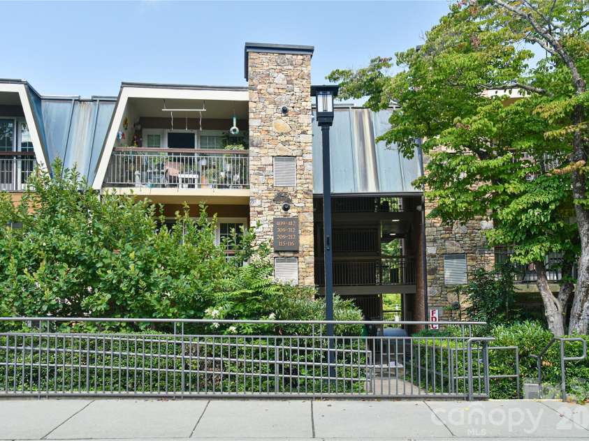211 Bowling Park Road, Asheville, NC 28803.  MLS# CAR4413692, YatesRealty ID 44884. 