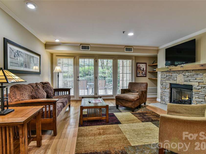 211 Bowling Park Road, Asheville, NC 28803.  MLS# CAR4413692, YatesRealty ID 44884. 