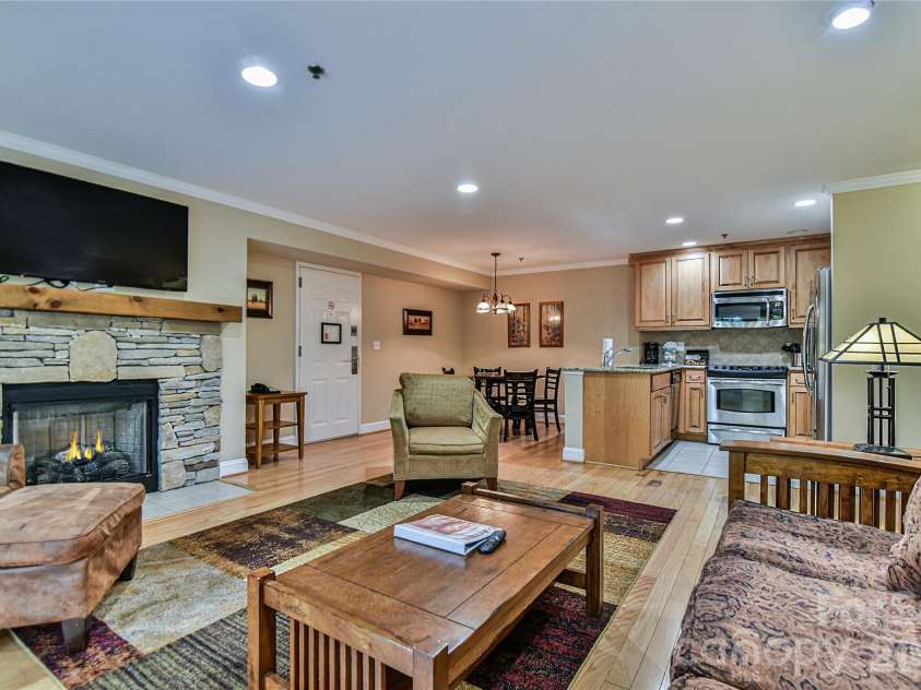 211 Bowling Park Road, Asheville, NC 28803.  MLS# CAR4413692, YatesRealty ID 44884. 
