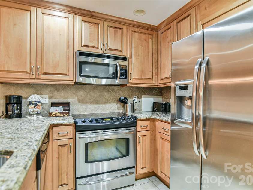211 Bowling Park Road, Asheville, NC 28803.  MLS# CAR4413692, YatesRealty ID 44884. 