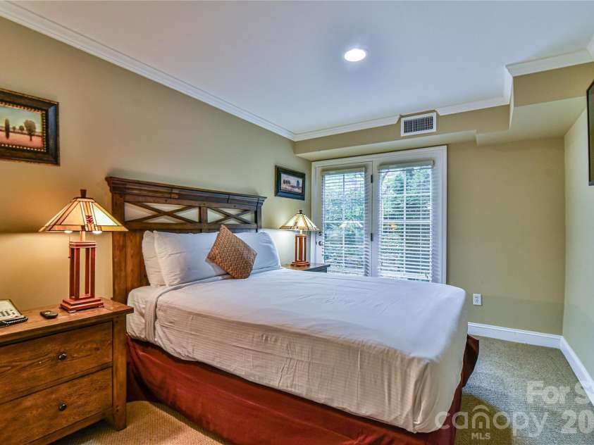 211 Bowling Park Road, Asheville, NC 28803.  MLS# CAR4413692, YatesRealty ID 44884. 
