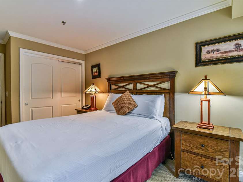 211 Bowling Park Road, Asheville, NC 28803.  MLS# CAR4413692, YatesRealty ID 44884. 