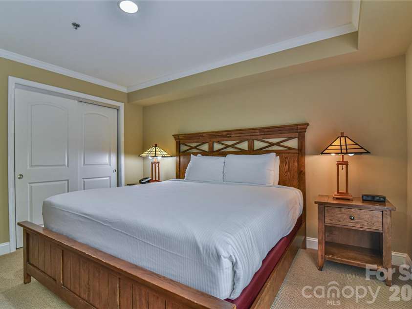 211 Bowling Park Road, Asheville, NC 28803.  MLS# CAR4413692, YatesRealty ID 44884. 