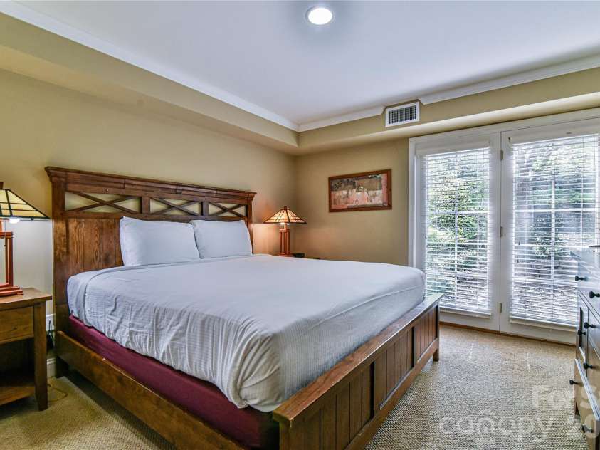 211 Bowling Park Road, Asheville, NC 28803.  MLS# CAR4413692, YatesRealty ID 44884. 