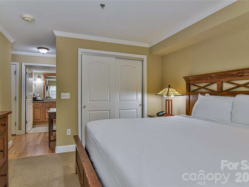 211 Bowling Park Road, Asheville, NC 28803.  MLS# CAR4413692, YatesRealty ID 44884. 