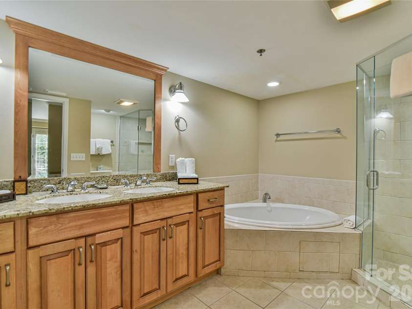 211 Bowling Park Road, Asheville, NC 28803.  MLS# CAR4413692, YatesRealty ID 44884. 