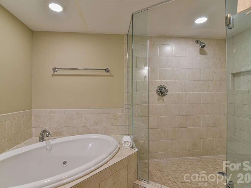 211 Bowling Park Road, Asheville, NC 28803.  MLS# CAR4413692, YatesRealty ID 44884. 