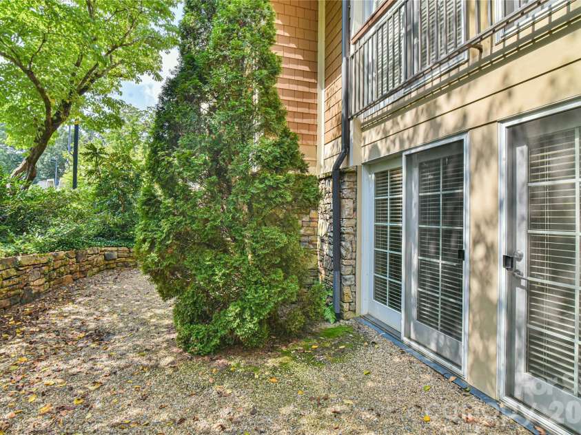 211 Bowling Park Road, Asheville, NC 28803.  MLS# CAR4413692, YatesRealty ID 44884. 