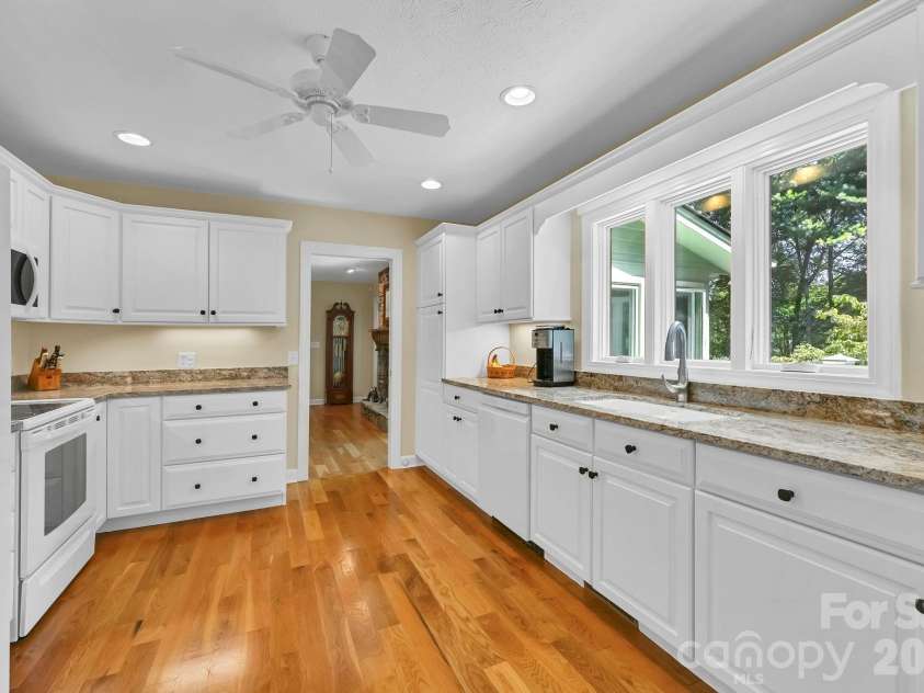 3 Rodney Court, Flat Rock, NC 28731.  MLS# CAR4415085, YatesRealty ID 44885. 