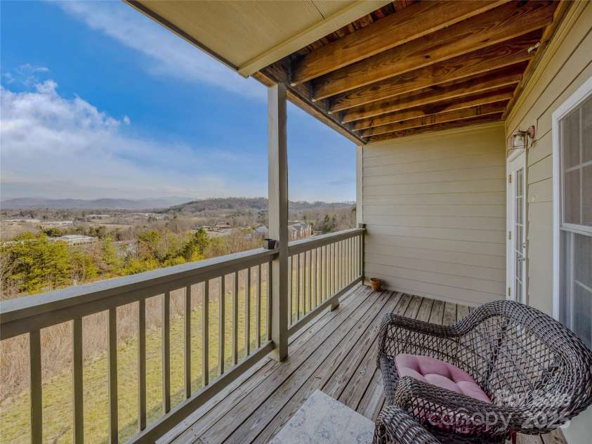 59 Rotunda Circle, Asheville, NC 28806.  MLS# CAR4221503, YatesRealty ID 4489. 