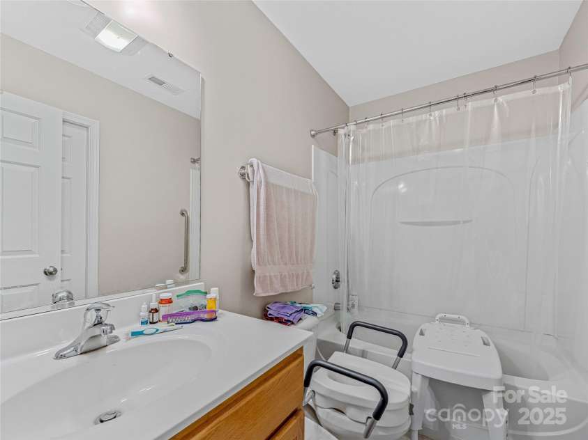 59 Rotunda Circle, Asheville, NC 28806.  MLS# CAR4221503, YatesRealty ID 4489. 