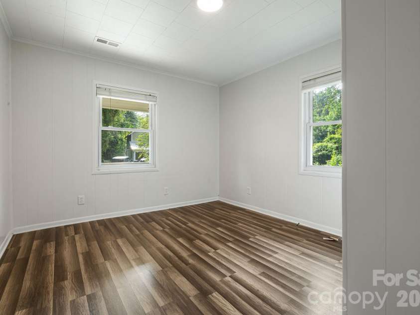 48 Carrier Street, Asheville, NC 28806.  MLS# CAR4413452, YatesRealty ID 44890. 