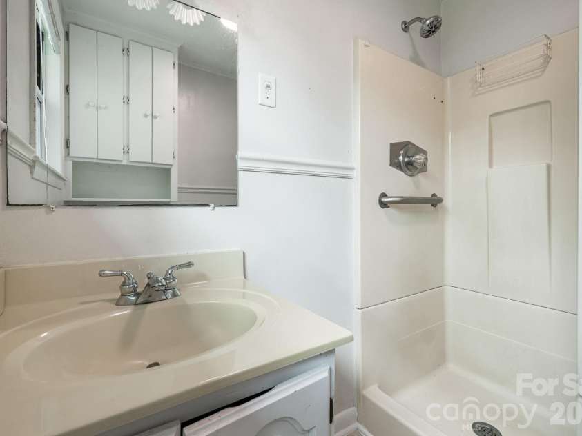 48 Carrier Street, Asheville, NC 28806.  MLS# CAR4413452, YatesRealty ID 44890. 