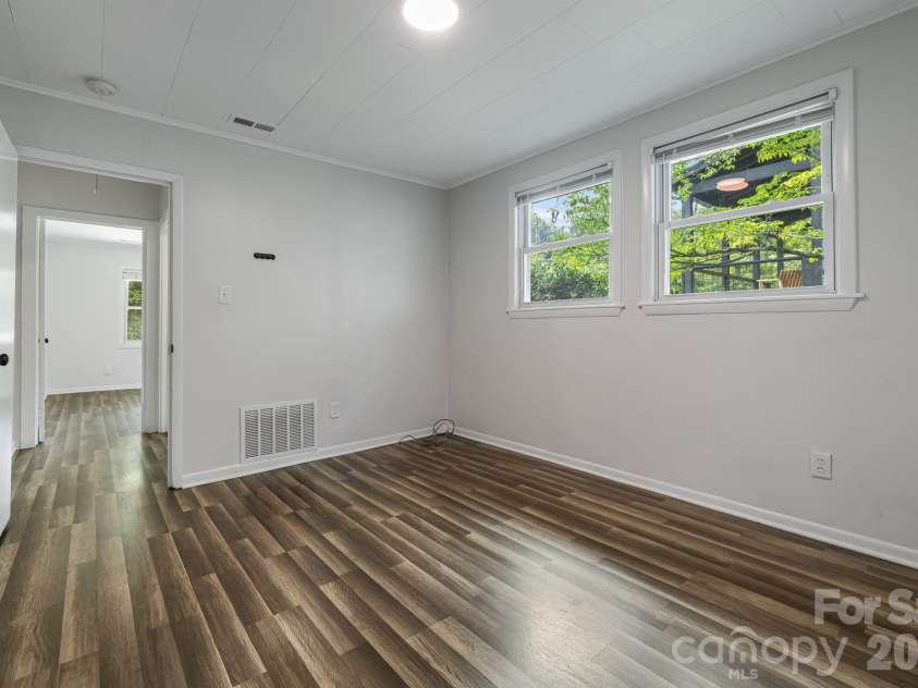 48 Carrier Street, Asheville, NC 28806.  MLS# CAR4413452, YatesRealty ID 44890. 