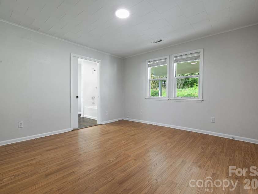 48 Carrier Street, Asheville, NC 28806.  MLS# CAR4413452, YatesRealty ID 44890. 