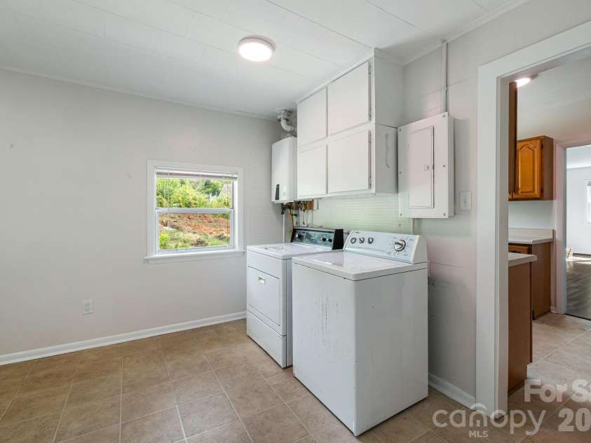 48 Carrier Street, Asheville, NC 28806.  MLS# CAR4413452, YatesRealty ID 44890. 