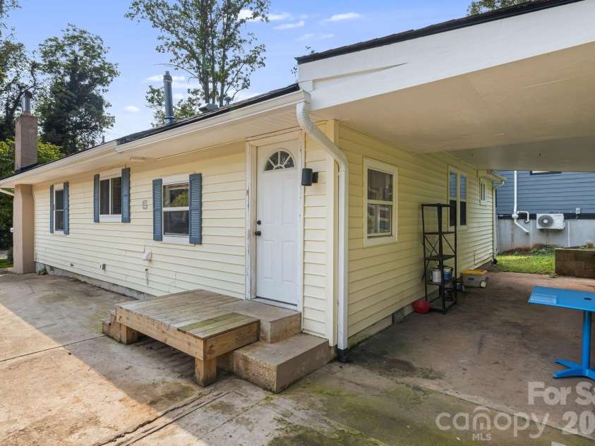 48 Carrier Street, Asheville, NC 28806.  MLS# CAR4413452, YatesRealty ID 44890. 