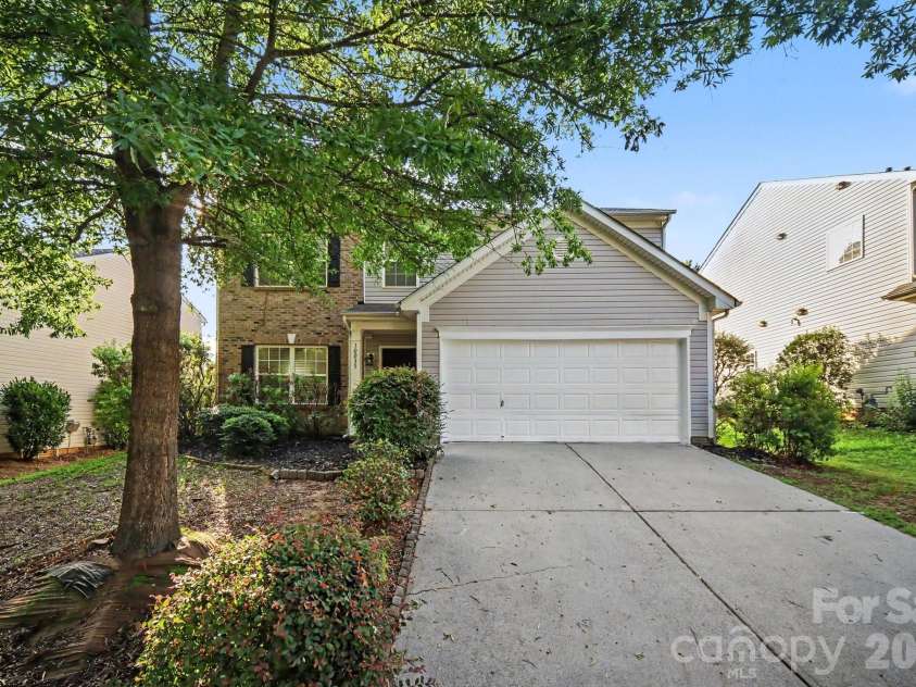 10035 Barrands Lane, Charlotte, NC 28278.  MLS# CAR4414588, YatesRealty ID 44893. 