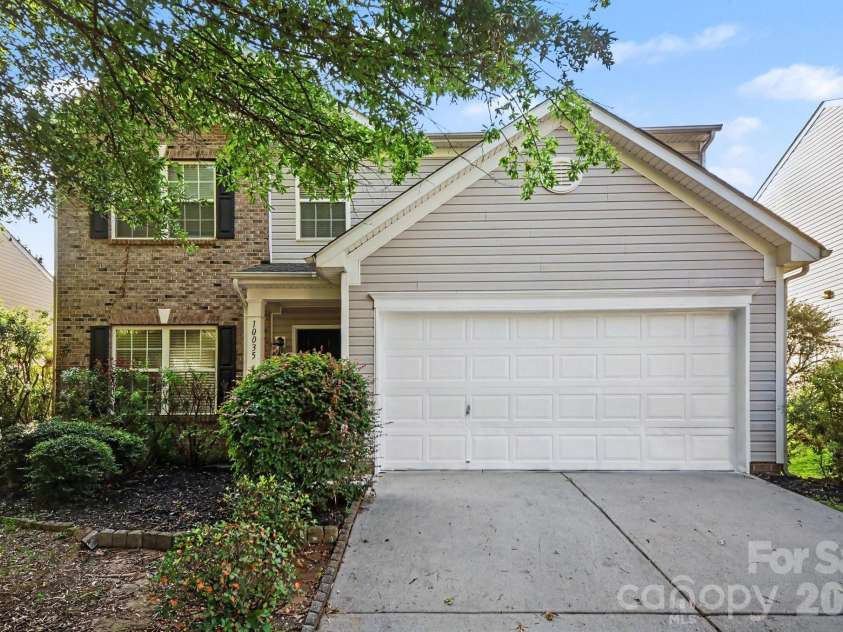 10035 Barrands Lane, Charlotte, NC 28278.  MLS# CAR4414588, YatesRealty ID 44893. 