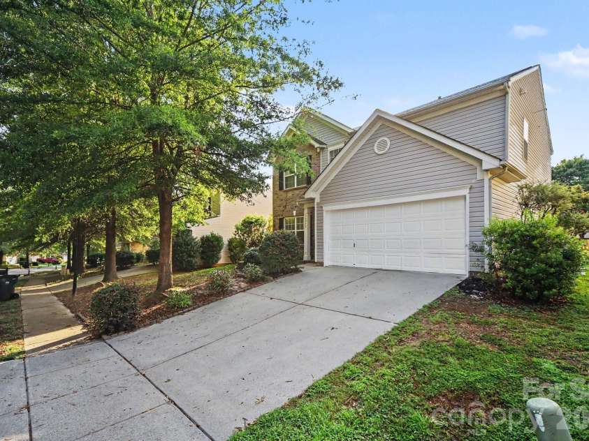 10035 Barrands Lane, Charlotte, NC 28278.  MLS# CAR4414588, YatesRealty ID 44893. 