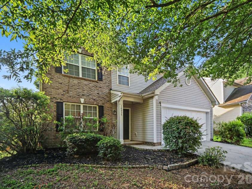 10035 Barrands Lane, Charlotte, NC 28278.  MLS# CAR4414588, YatesRealty ID 44893. 