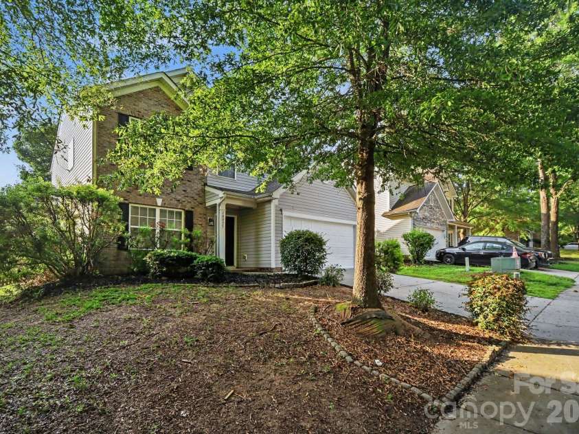 10035 Barrands Lane, Charlotte, NC 28278.  MLS# CAR4414588, YatesRealty ID 44893. 