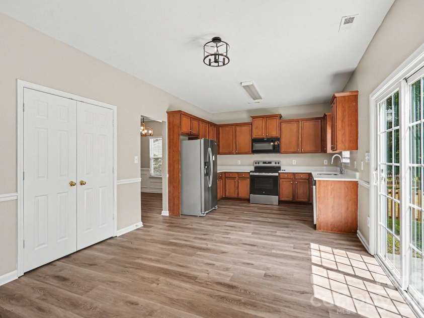 10035 Barrands Lane, Charlotte, NC 28278.  MLS# CAR4414588, YatesRealty ID 44893. 