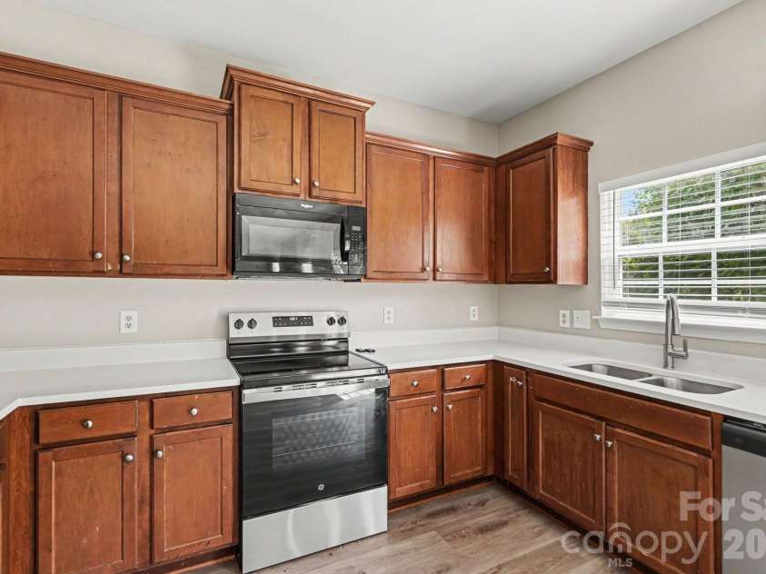 10035 Barrands Lane, Charlotte, NC 28278.  MLS# CAR4414588, YatesRealty ID 44893. 