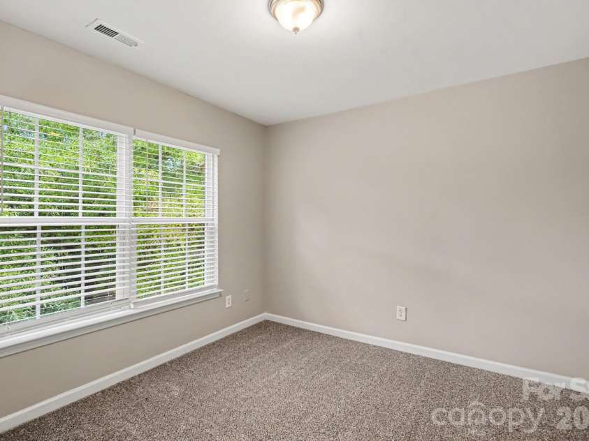 10035 Barrands Lane, Charlotte, NC 28278.  MLS# CAR4414588, YatesRealty ID 44893. 