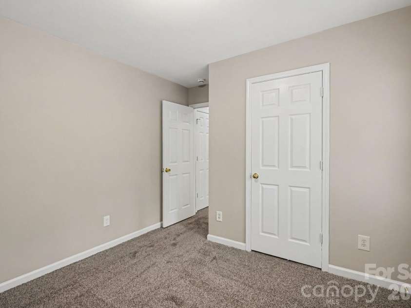 10035 Barrands Lane, Charlotte, NC 28278.  MLS# CAR4414588, YatesRealty ID 44893. 