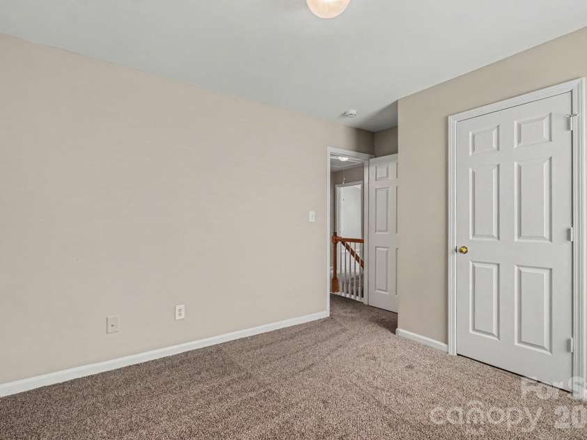 10035 Barrands Lane, Charlotte, NC 28278.  MLS# CAR4414588, YatesRealty ID 44893. 