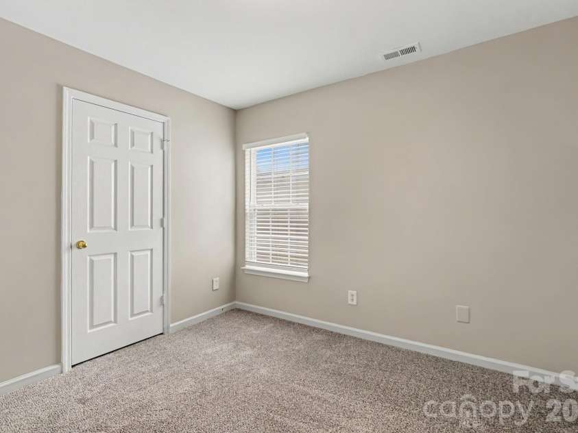 10035 Barrands Lane, Charlotte, NC 28278.  MLS# CAR4414588, YatesRealty ID 44893. 