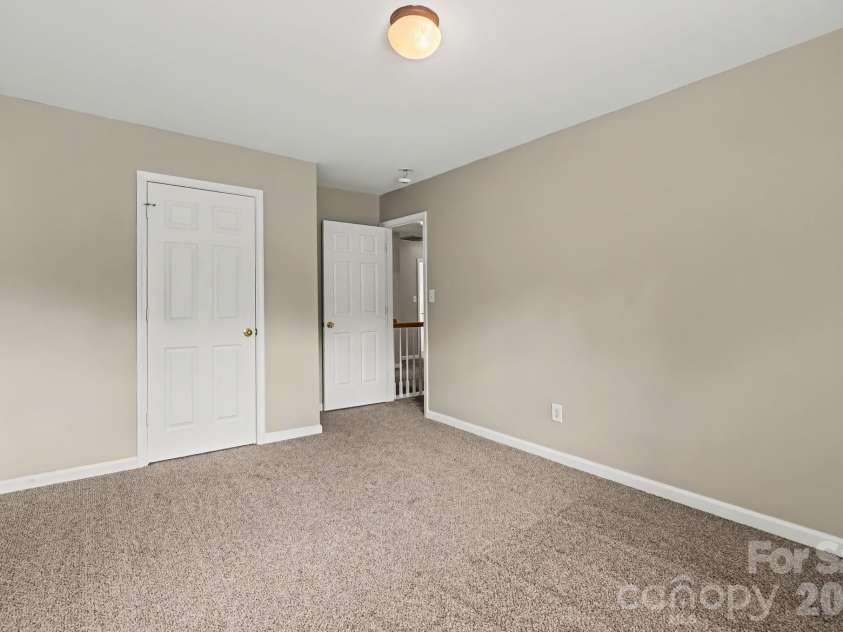 10035 Barrands Lane, Charlotte, NC 28278.  MLS# CAR4414588, YatesRealty ID 44893. 
