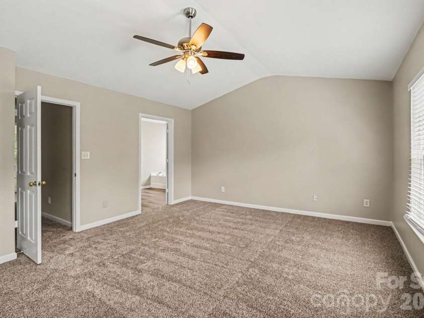 10035 Barrands Lane, Charlotte, NC 28278.  MLS# CAR4414588, YatesRealty ID 44893. 