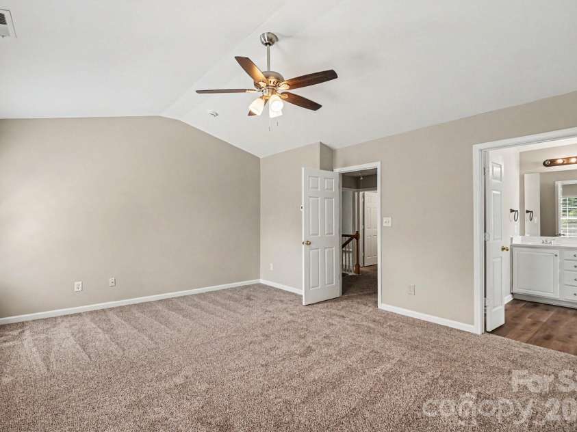 10035 Barrands Lane, Charlotte, NC 28278.  MLS# CAR4414588, YatesRealty ID 44893. 