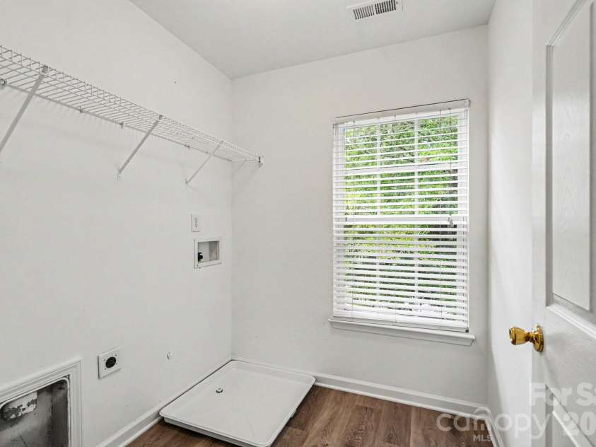 10035 Barrands Lane, Charlotte, NC 28278.  MLS# CAR4414588, YatesRealty ID 44893. 