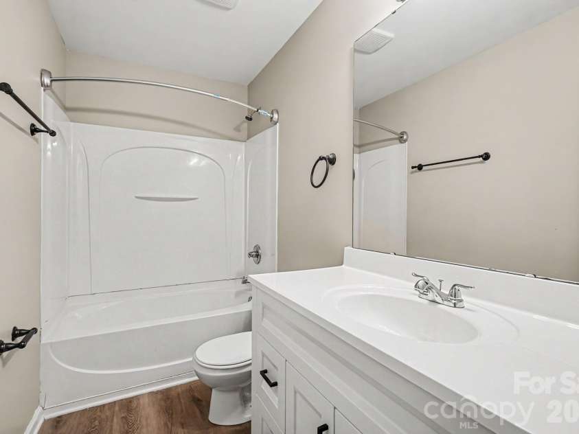 10035 Barrands Lane, Charlotte, NC 28278.  MLS# CAR4414588, YatesRealty ID 44893. 