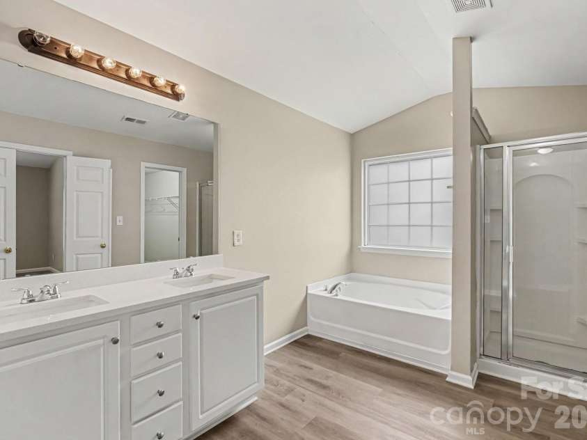 10035 Barrands Lane, Charlotte, NC 28278.  MLS# CAR4414588, YatesRealty ID 44893. 