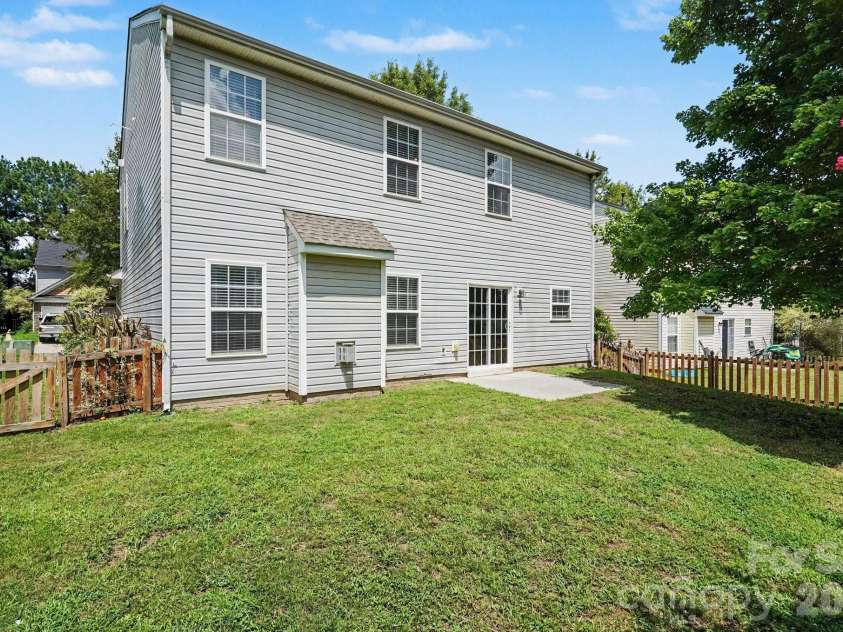 10035 Barrands Lane, Charlotte, NC 28278.  MLS# CAR4414588, YatesRealty ID 44893. 