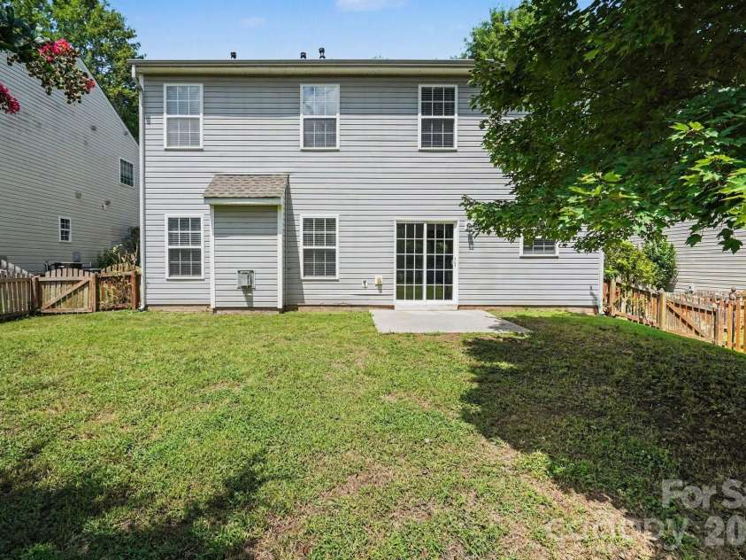 10035 Barrands Lane, Charlotte, NC 28278.  MLS# CAR4414588, YatesRealty ID 44893. 